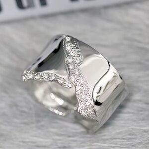 Bracelet Pave’ Crystal Silver Hinged Bangle Alexis Bittar Solanales STYLE O24